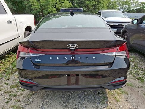 Used 2023 Hyundai Elantra SEL FWD image 4