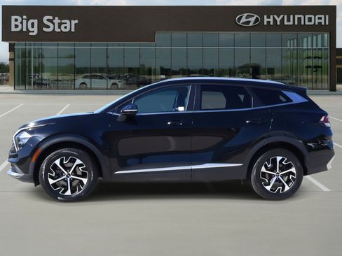 Used 2023 Kia Sportage EX image 2