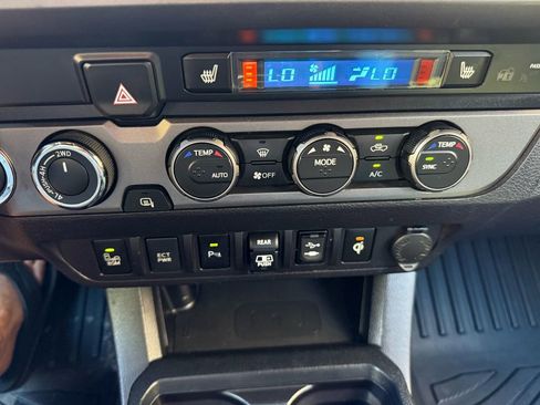 Used 2019 Toyota Tacoma TRD Sport AWD/4WD image 36