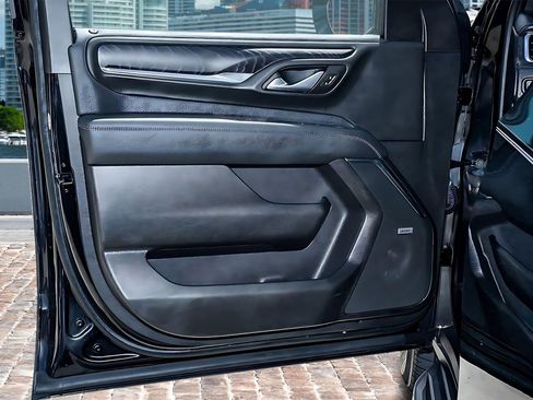 Used 2024 GMC Yukon XL Denali RWD image 13