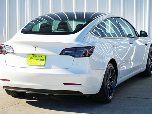 Used 2021 Tesla Model 3 Standard Range Plus image 52