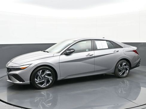 Certified 2025 Hyundai Elantra Sport image 7