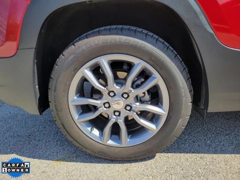 Used 2022 GMC Terrain SLT w/ LPO, Floor Liner Package AWD/4WD image 5