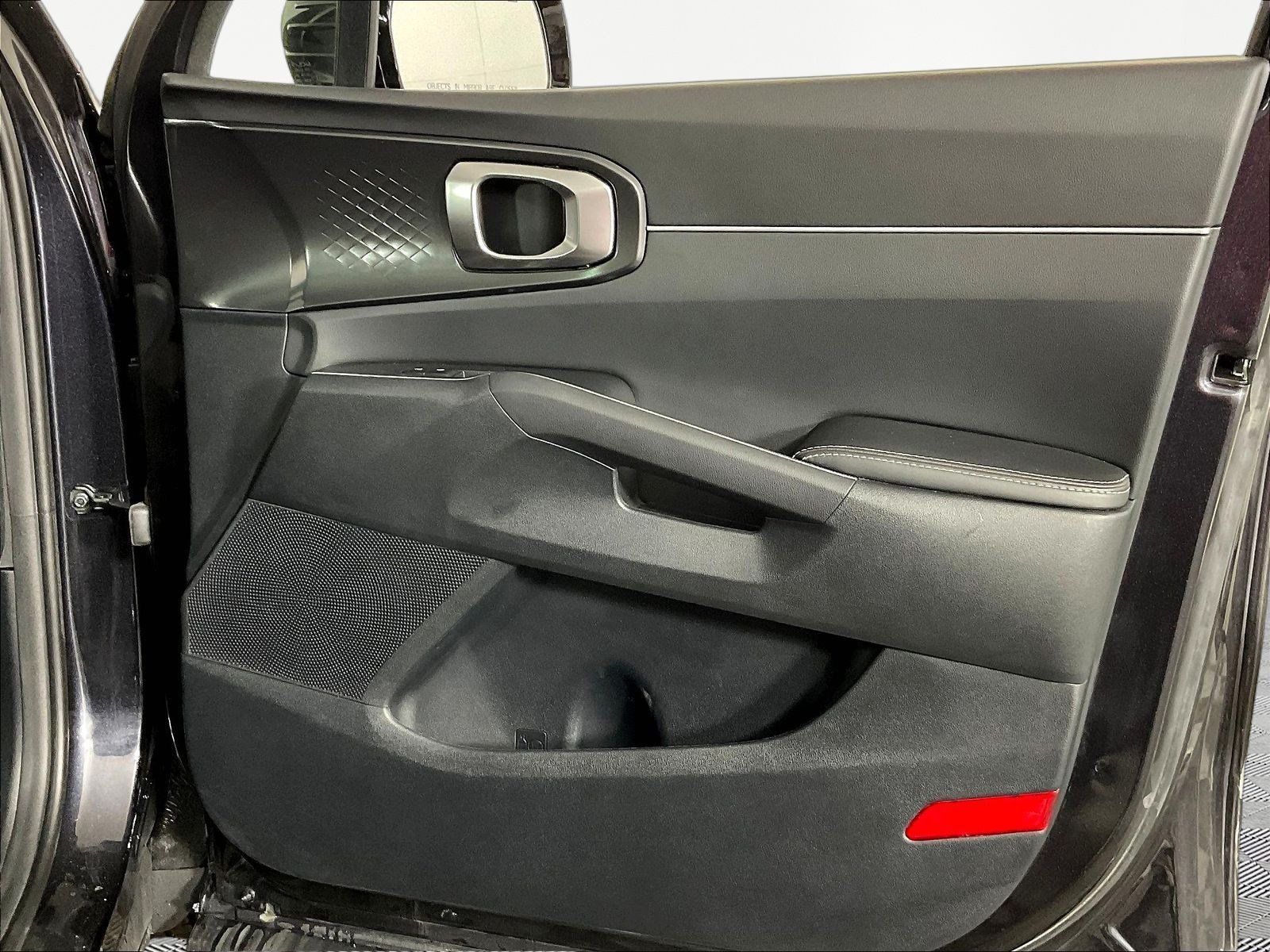 Certified 2025 Kia Sorento EX w/ Panoramic Sunroof Package FWD image 29