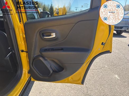 Used 2023 Jeep Renegade Latitude AWD/4WD image 38