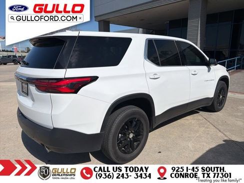 Used 2023 Chevrolet Traverse LS image 3