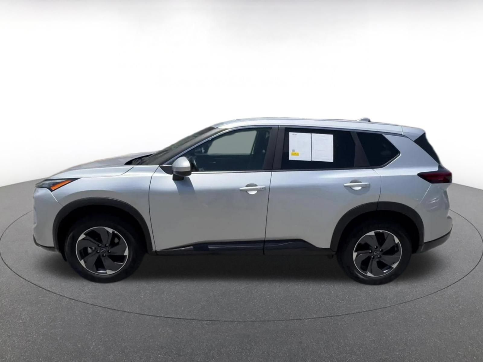Used 2025 Nissan Rogue SV FWD image 8