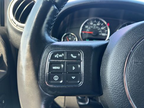 Used 2016 Jeep Wrangler Unlimited Rubicon w/ Connectivity Group AWD/4WD image 14
