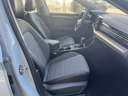 Certified 2026 Volkswagen Jetta SE w/ Black Wheel Package FWD image 27