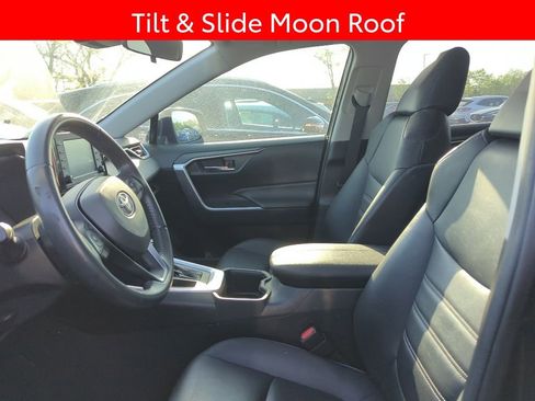 Used 2022 Toyota RAV4 XLE Premium FWD image 6