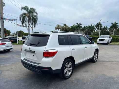 Used 2012 Toyota Highlander Limited w/ Tow Pkg FWD image 4