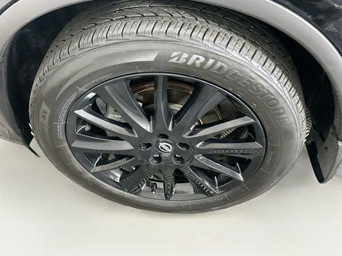 Used 2024 Nissan Murano SV w/ SV Midnight Edition Package image 11