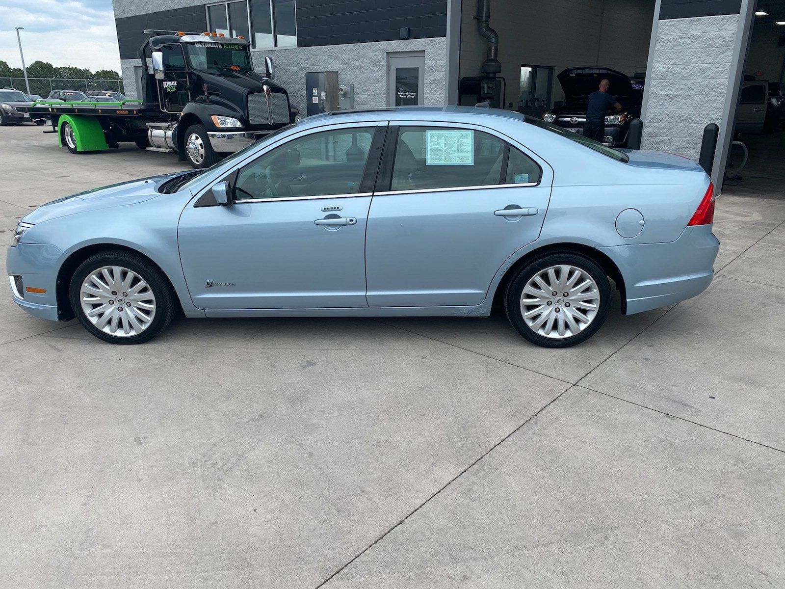 Used 2010 Ford Fusion Hybrid FWD image 3