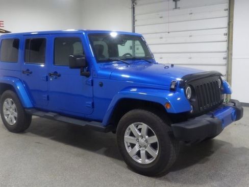 Used 2016 Jeep Wrangler Unlimited Sahara w/ Connectivity Group AWD/4WD image 5