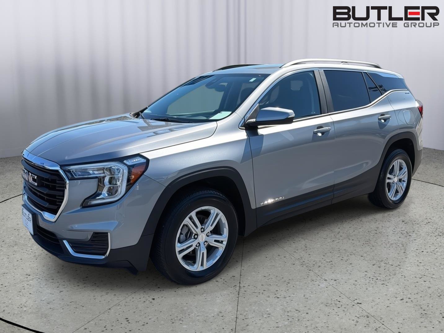 Used 2024 GMC Terrain SLE w/ Driver Convenience Package AWD/4WD image 2