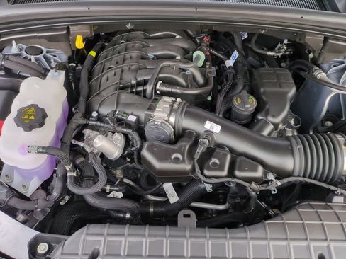 New 2025 Jeep Grand Cherokee Laredo w/ Luxury Tech Group I RWD image 15