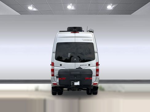 Used 2018 Mercedes-Benz Sprinter 3500 image 9