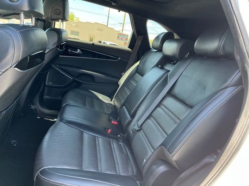 Used 2017 Kia Sorento SX image 31