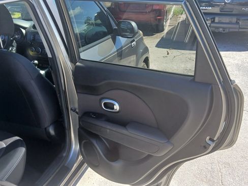 Used 2018 Kia Soul FWD image 18