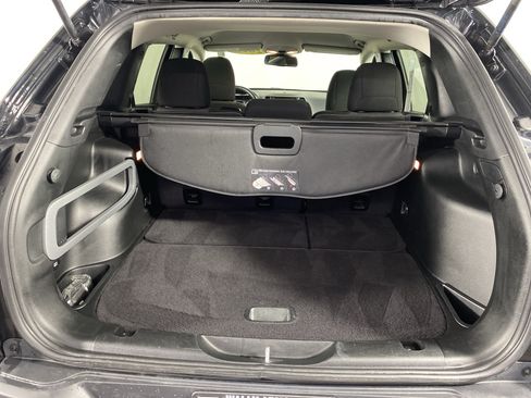 Used 2018 Jeep Cherokee Latitude w/ Safety Group AWD/4WD image 31