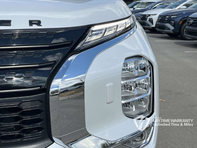 Used 2024 Mitsubishi Outlander SE Black Edition AWD/4WD image 10