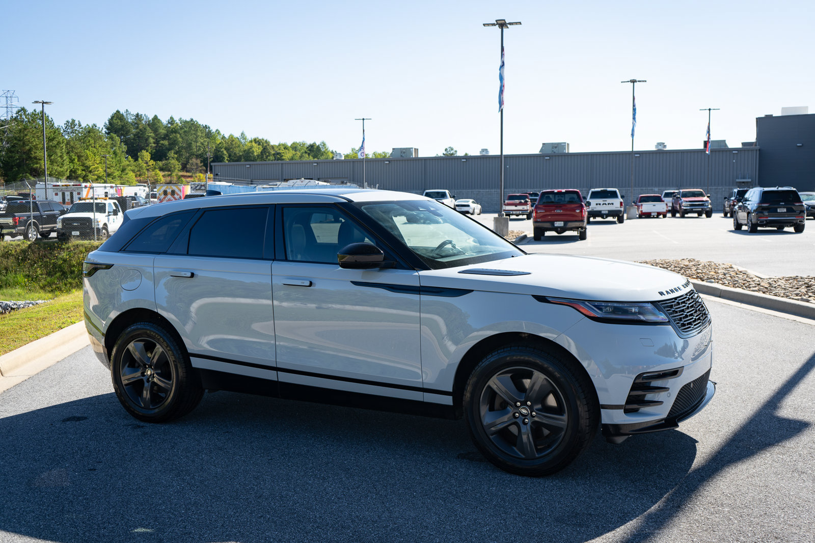 Used 2025 Land Rover Range Rover Velar Dynamic SE AWD/4WD image 12