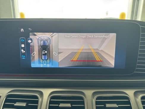 Used 2025 Mercedes-Benz GLS 450 4MATIC image 15