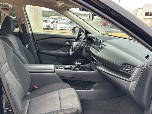 Used 2025 Nissan Rogue SV image 10
