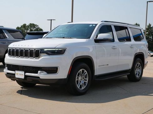 Used 2022 Jeep Wagoneer Series I AWD/4WD image 3