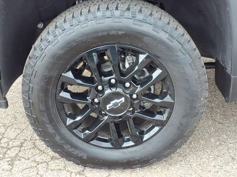 Used 2025 Chevrolet Silverado 3500 LT w/ Trail Boss Package image 9