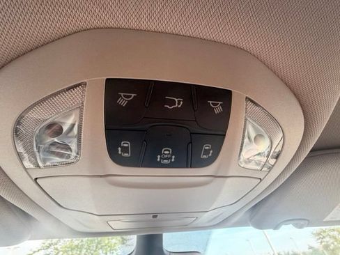 Used 2024 Chrysler Pacifica Touring-L FWD image 27