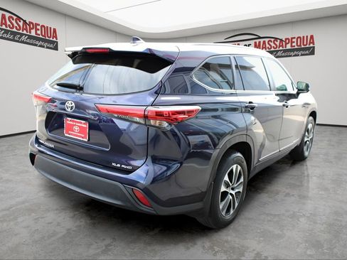Used 2023 Toyota Highlander XLE AWD/4WD image 5