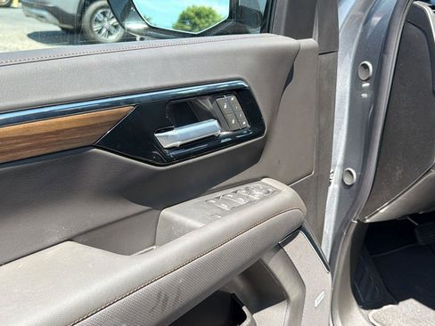 New 2026 Chevrolet Suburban High Country AWD/4WD image 12