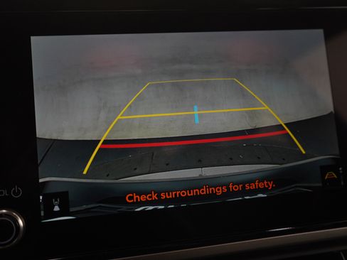 Used 2025 Toyota Camry SE image 30