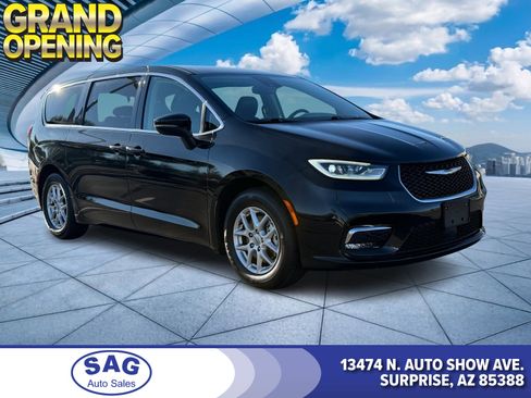 Used 2023 Chrysler Pacifica Touring-L image 1