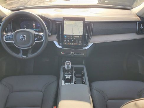 Used 2025 Volvo XC90 B5 Plus image 28