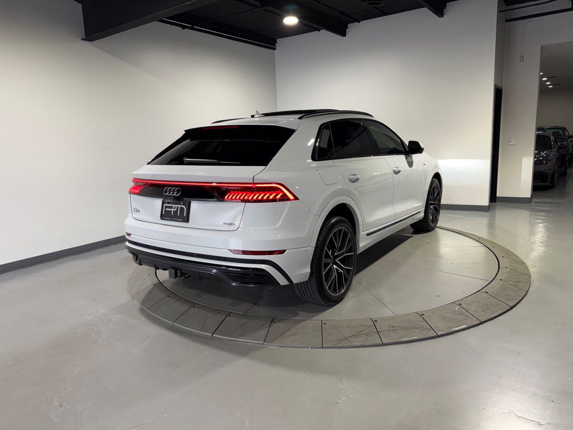 Used 2019 Audi Q8 Prestige w/ Luxury Package AWD/4WD image 10