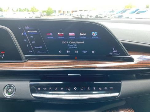 Used 2022 Cadillac Escalade ESV Premium Luxury AWD/4WD image 13