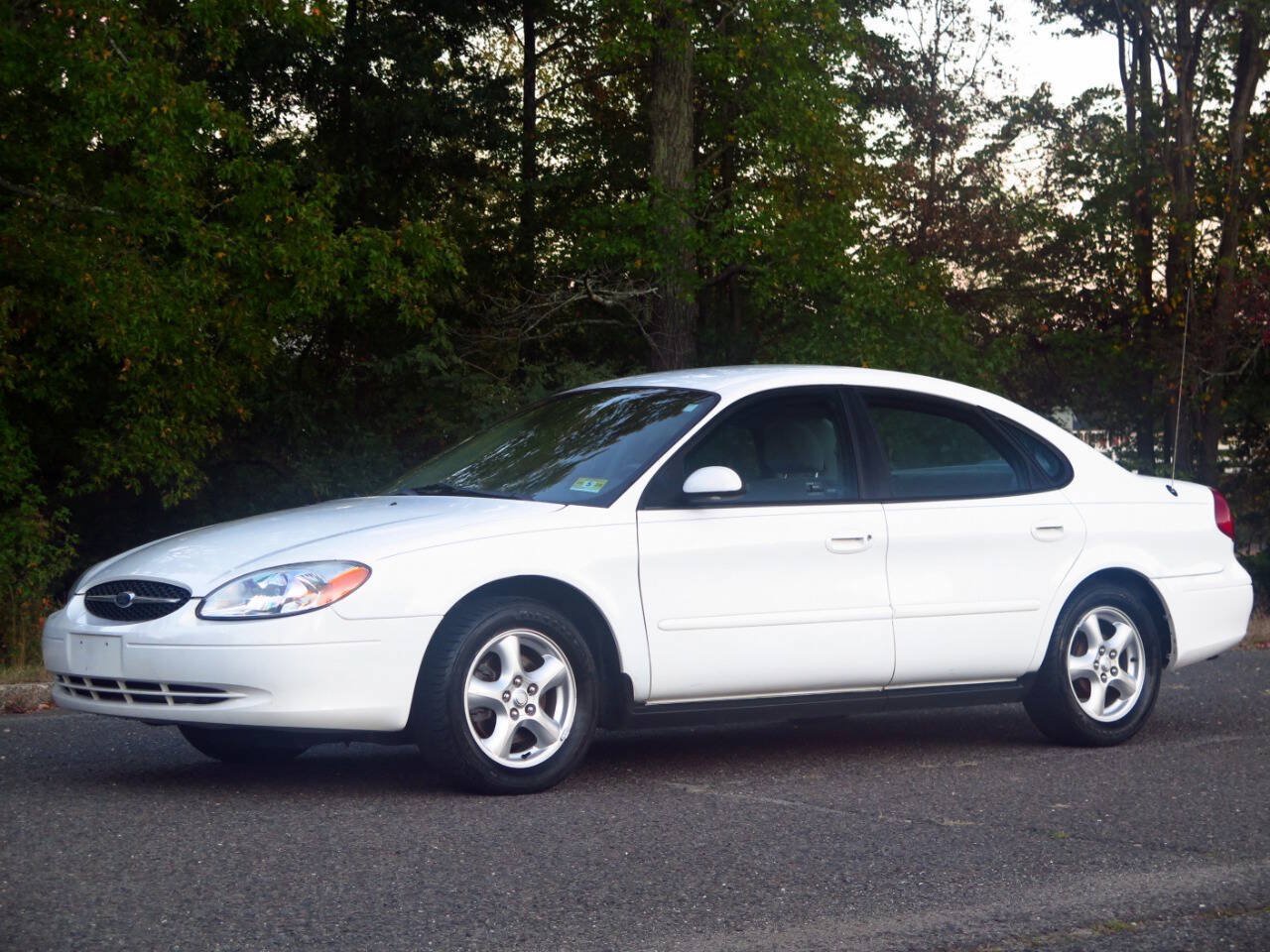 Used 2003 Ford Taurus SES FWD image 1