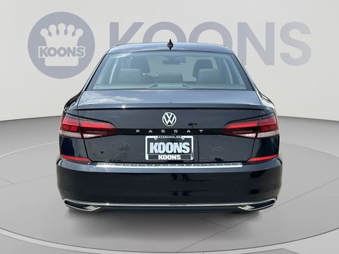 Used 2022 Volkswagen Passat 2.0T SE FWD image 15