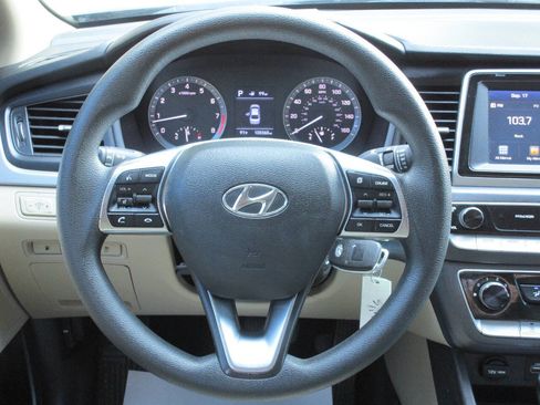 Used 2018 Hyundai Sonata SE image 16