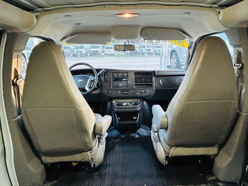 Used 2017 Chevrolet Express 2500 image 18