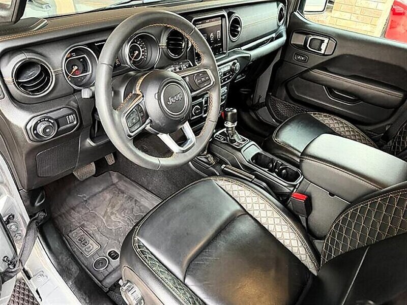 Used 2023 Jeep Wrangler Unlimited Sahara AWD/4WD image 2