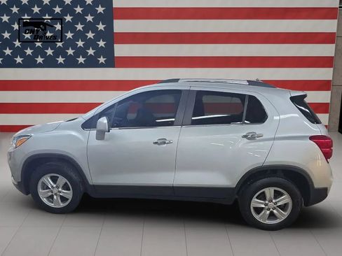 Used 2019 Chevrolet Trax LT w/ LT Convenience Package AWD/4WD image 8