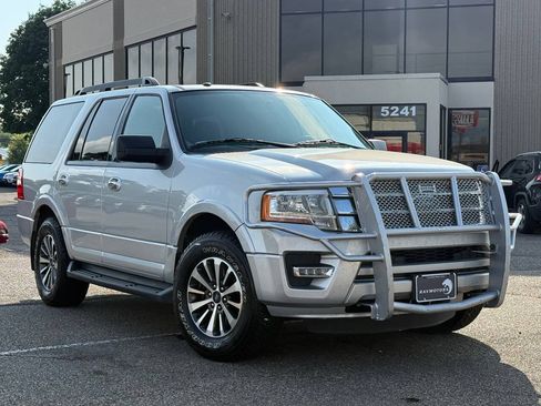 Used 2015 Ford Expedition XLT w/ Equipment Group 202A RWD image 44