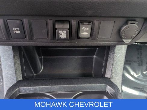 Used 2019 Toyota Tacoma SR5 image 33