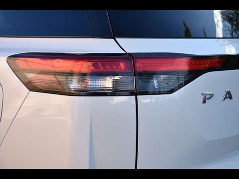 Used 2022 Nissan Pathfinder SV w/ SV Premium Package FWD image 49