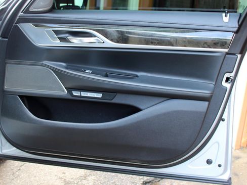 Used 2017 BMW 750i RWD image 43