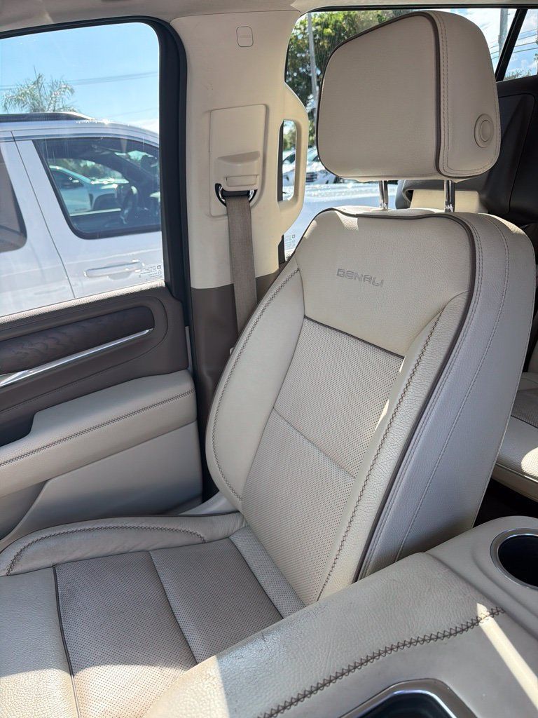 Used 2021 GMC Yukon Denali w/ Denali Premium Package RWD image 9