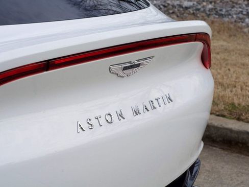 Used 2022 Aston Martin DBX image 18